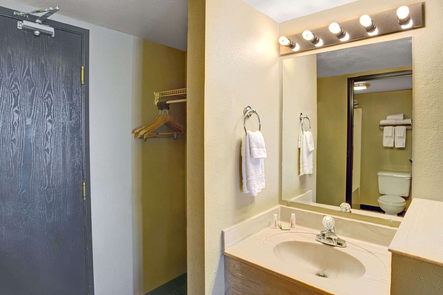 Super 8 by Wyndham Casa Grande 14/16