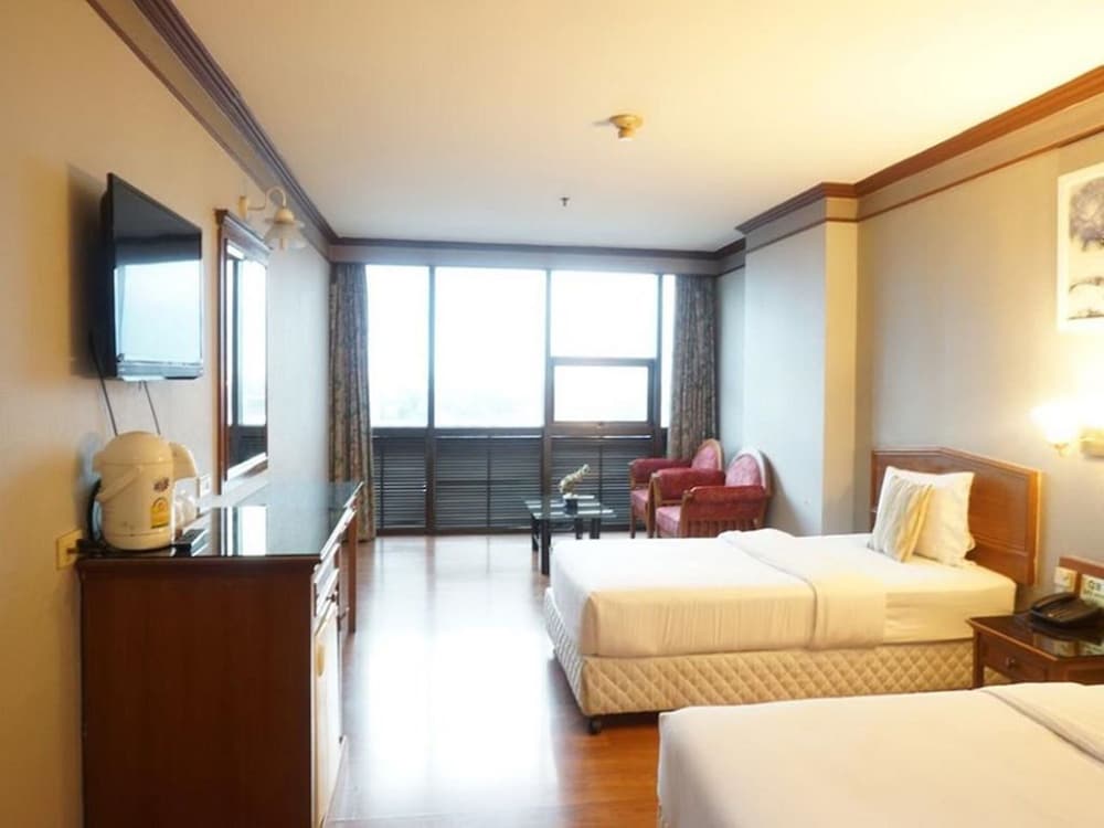 Bay Hotel Srinakarin 35/55