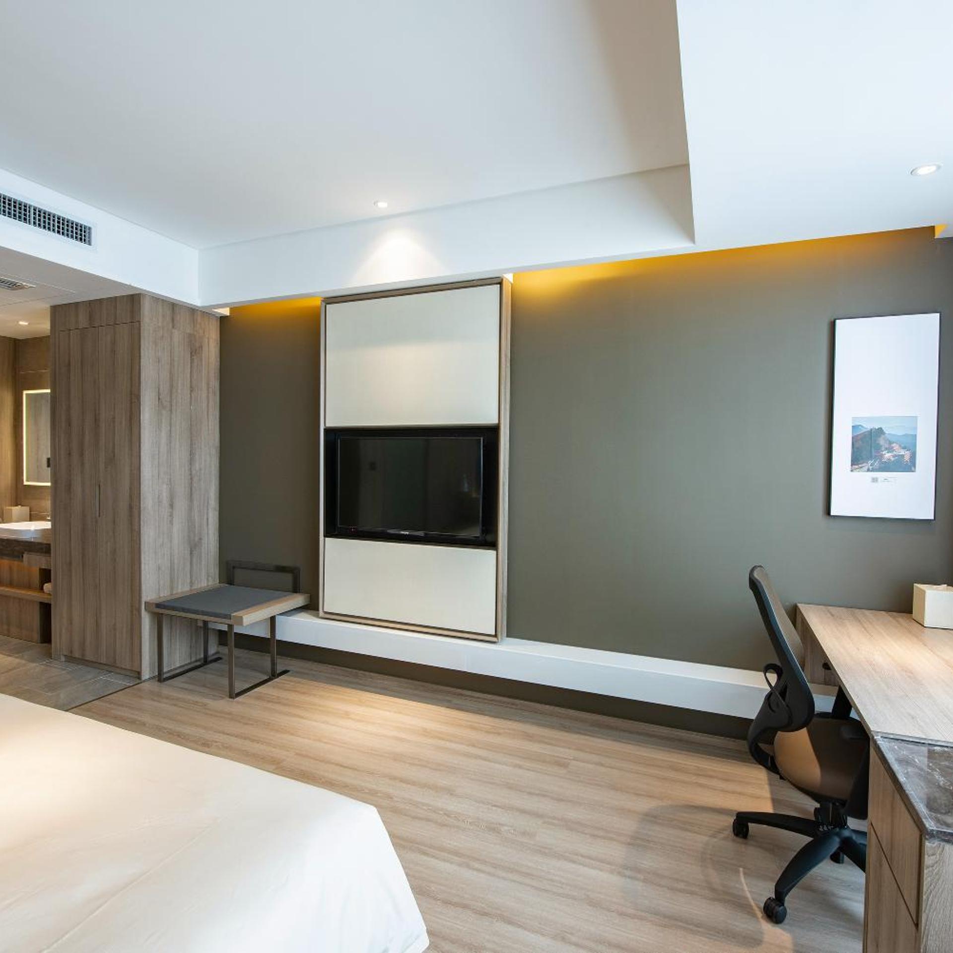 Atour Hotel (Xi an North High-speed Railway Station) 40/43