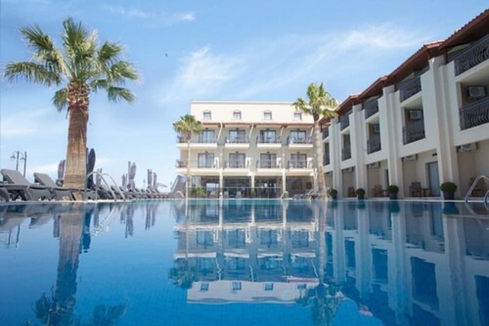 Palmera Hotel 3/50
