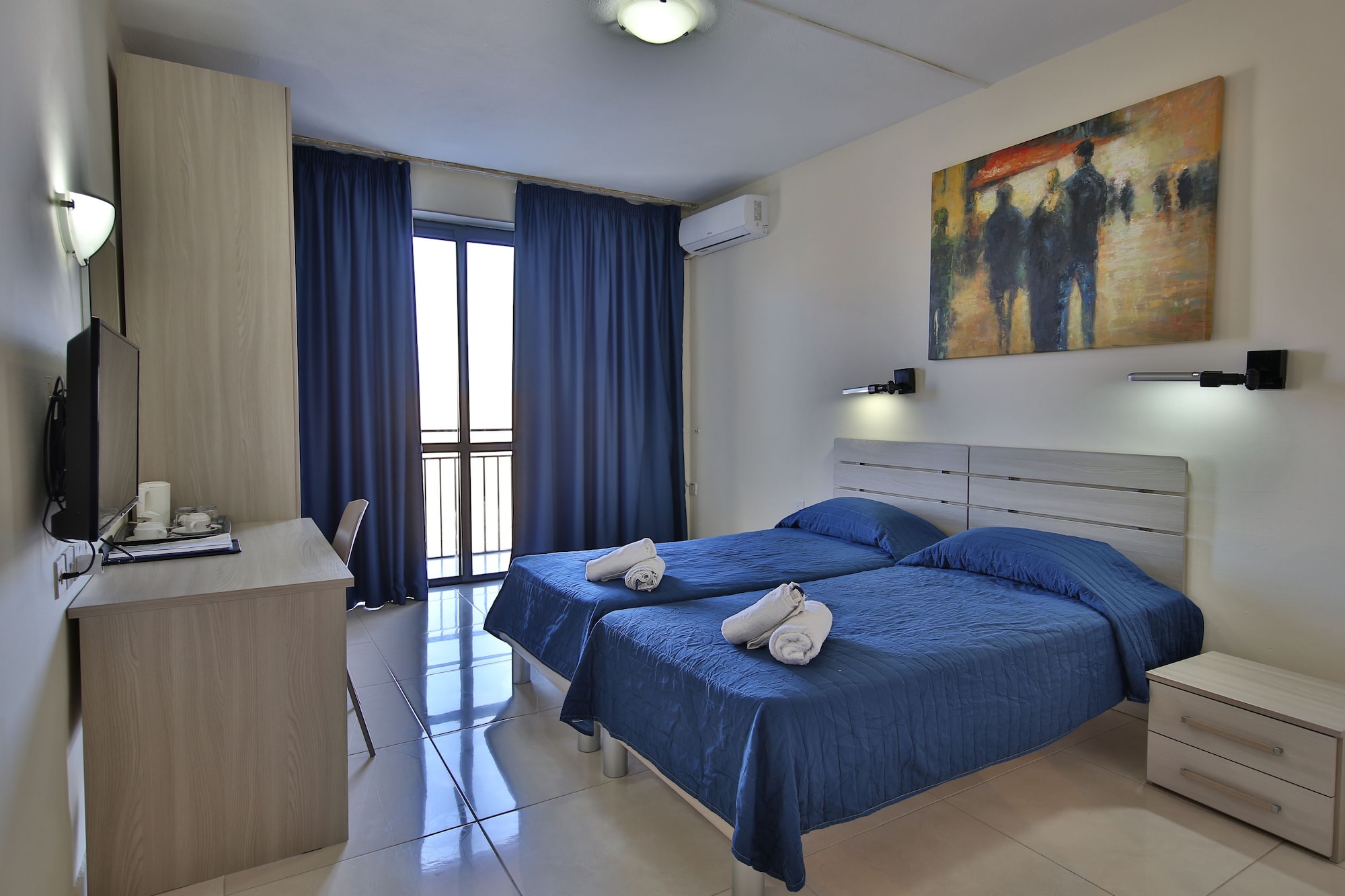 غرفة بسريرين منفصلين بإطلالة على البحر، Relax Inn Hotel 3/8