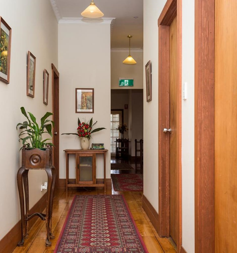 BELGRAVIA MOUNTAIN GUEST HOUSE 21/22