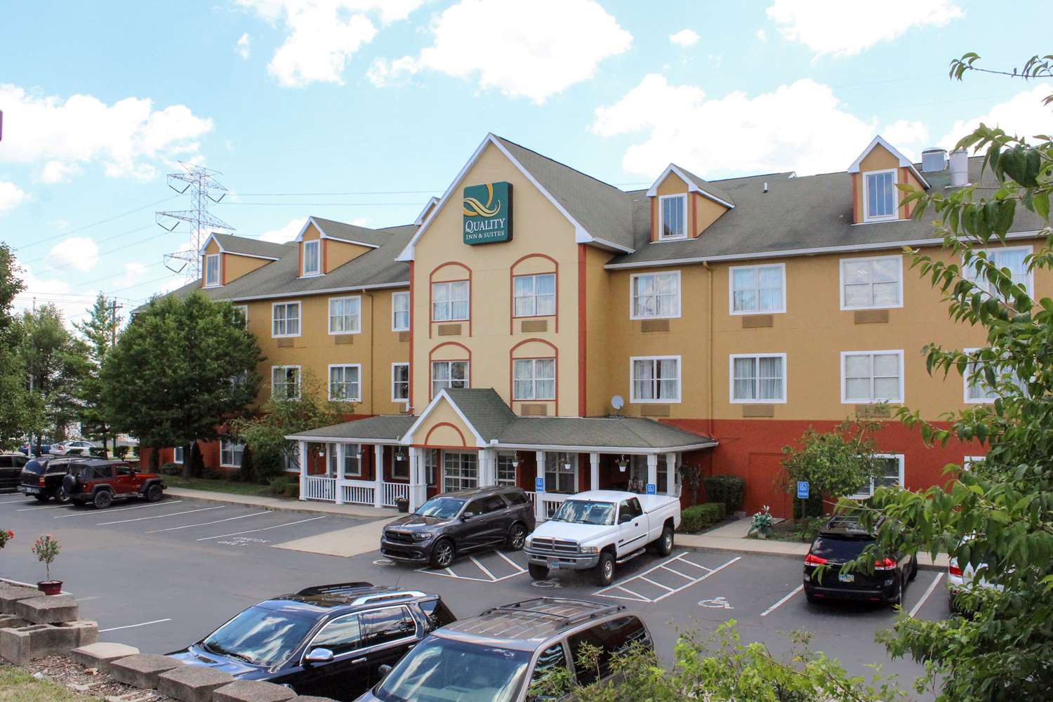 Quality Inn & Suites Cincinnati Sharonville 40/42
