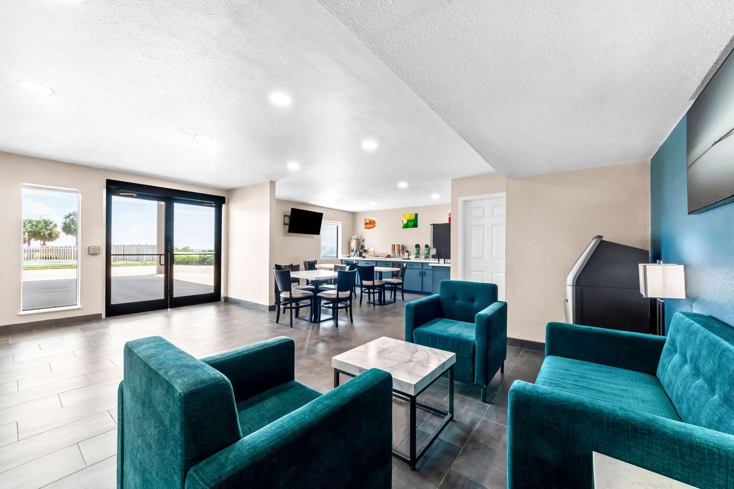 Quality Inn & Suites Port Lavaca Near Lighthouse Beach 21/33