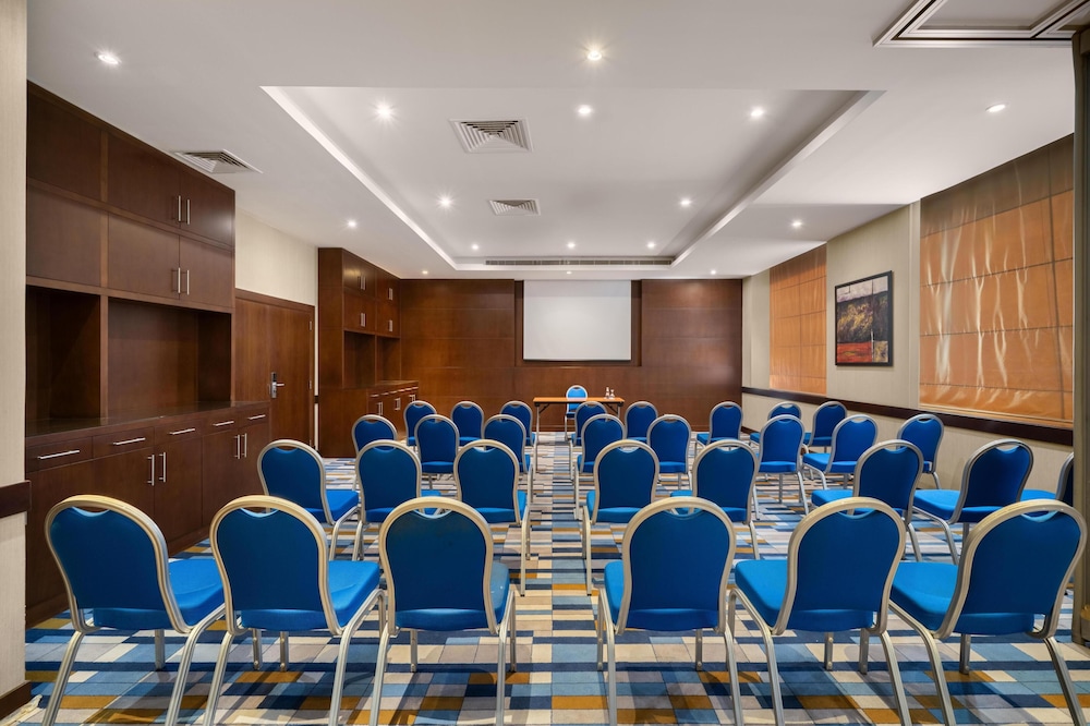 بارك إن باي راديسون الخبر(Park Inn By Radisson Al Khobar Hotel) 68/74