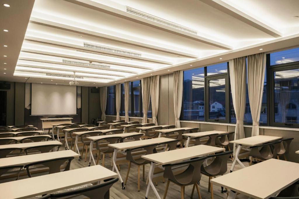 Magnotel (Luanchuan Changchun Road Cross Street) 32/33