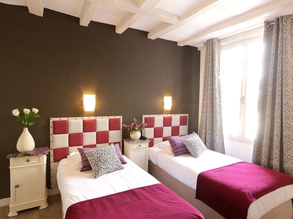 غرفة بسريرين منفصلين وسرير مزدوج أو سريرين منفصلين، Hostellerie La Croix Blanche 8/10
