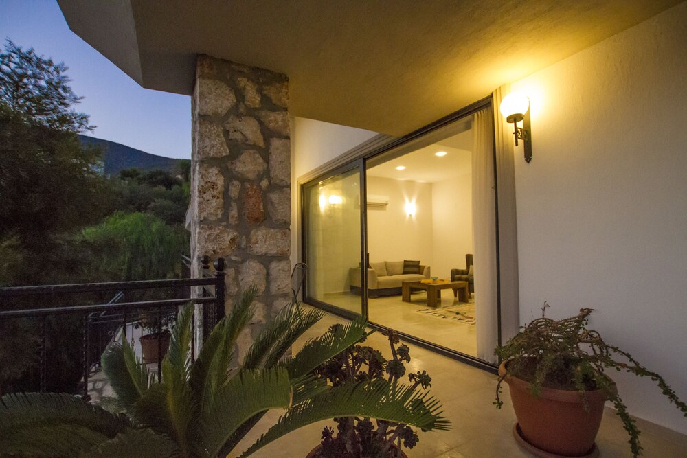 KULUBE HOTEL 2/50