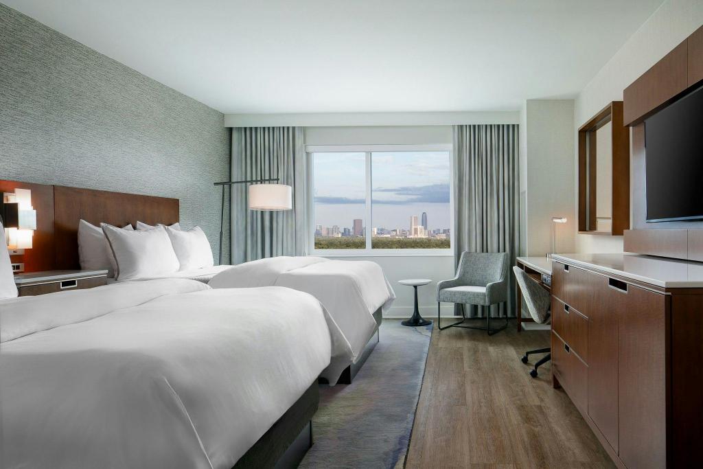 2 Bedrooms, Pinnacle, Apartment, King Bed, 1 King and 2 Queen Beds, 2 Queen Beds, Balcony