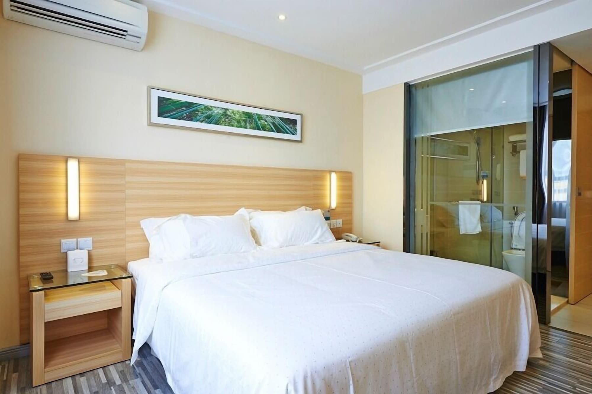Superior, King Bed, No Window