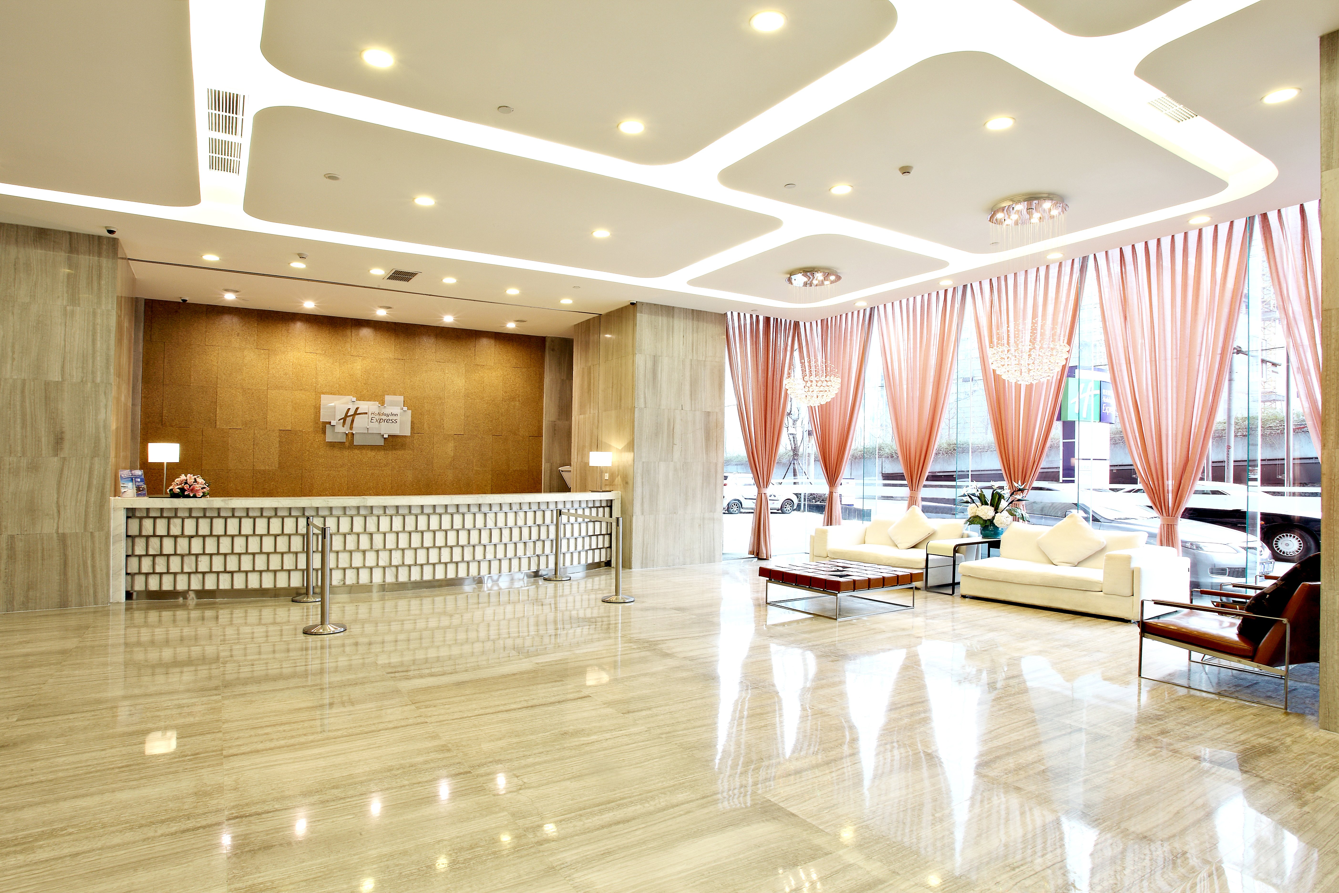 HOLIDAY INN EXPRESS CHENGDU WUHOU 7/48