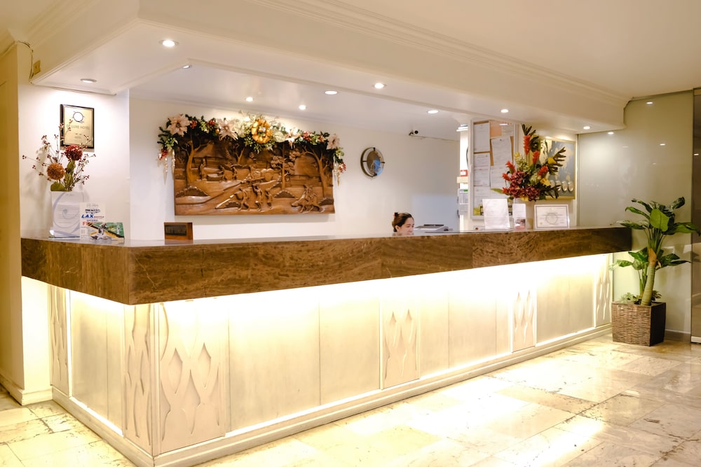 De Luxe Hotel 4/40