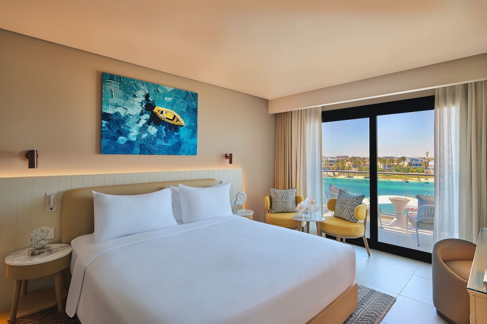1 Bedroom, Suite, King Bed, Lagoon View