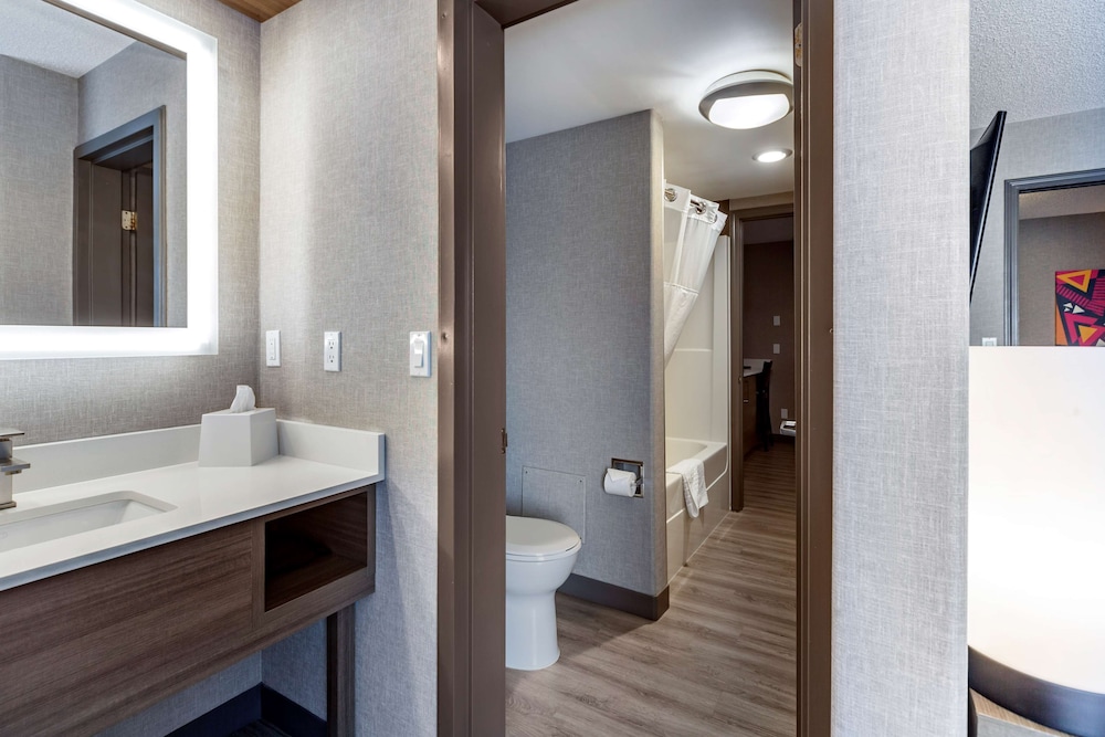 Best Western Plus West Edmonton 24/77