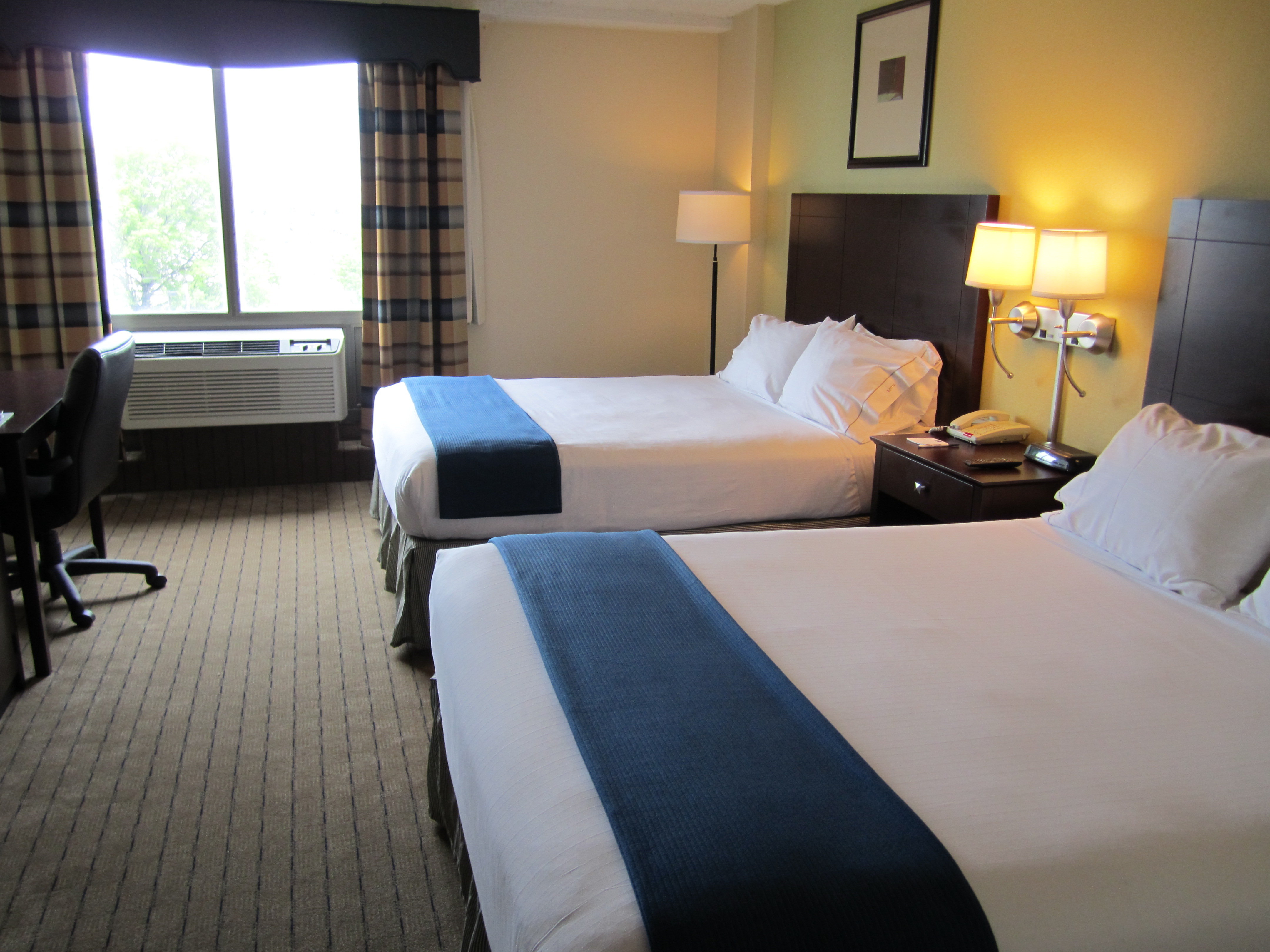 Holiday Inn Express Boston 33/63