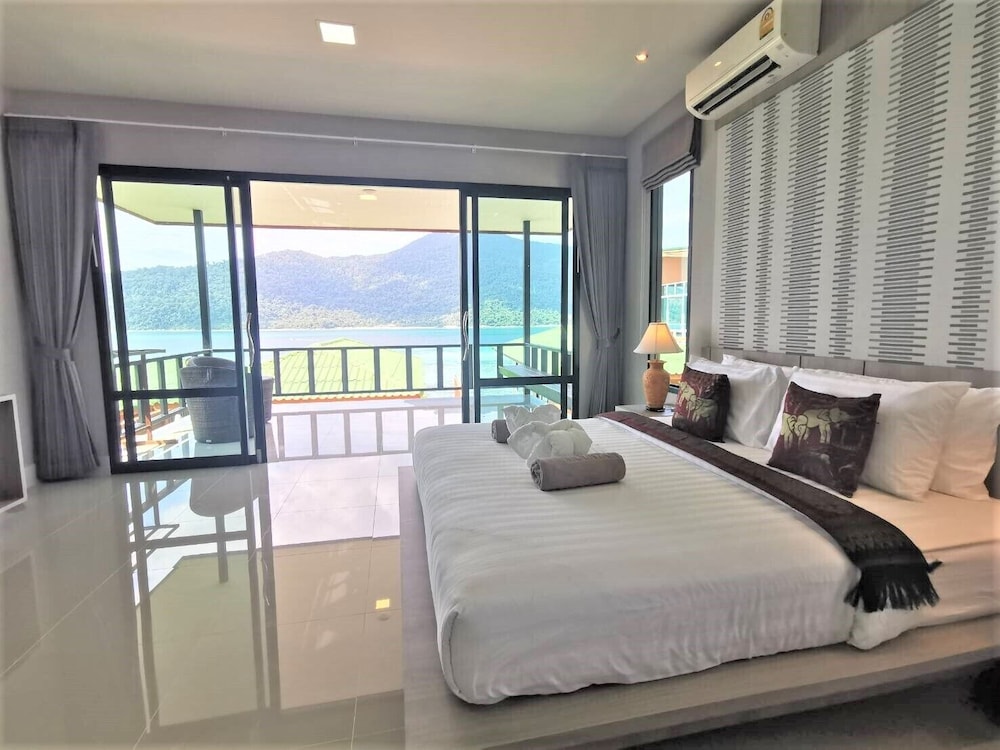 Mountain Resort Koh Lipe 24/70