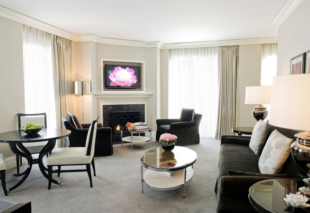 Waldorf Astoria Chicago 66/99