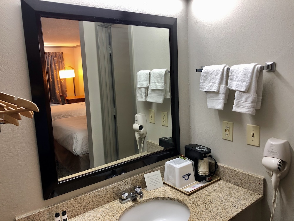 Days Inn by Wyndham Manning 12/16