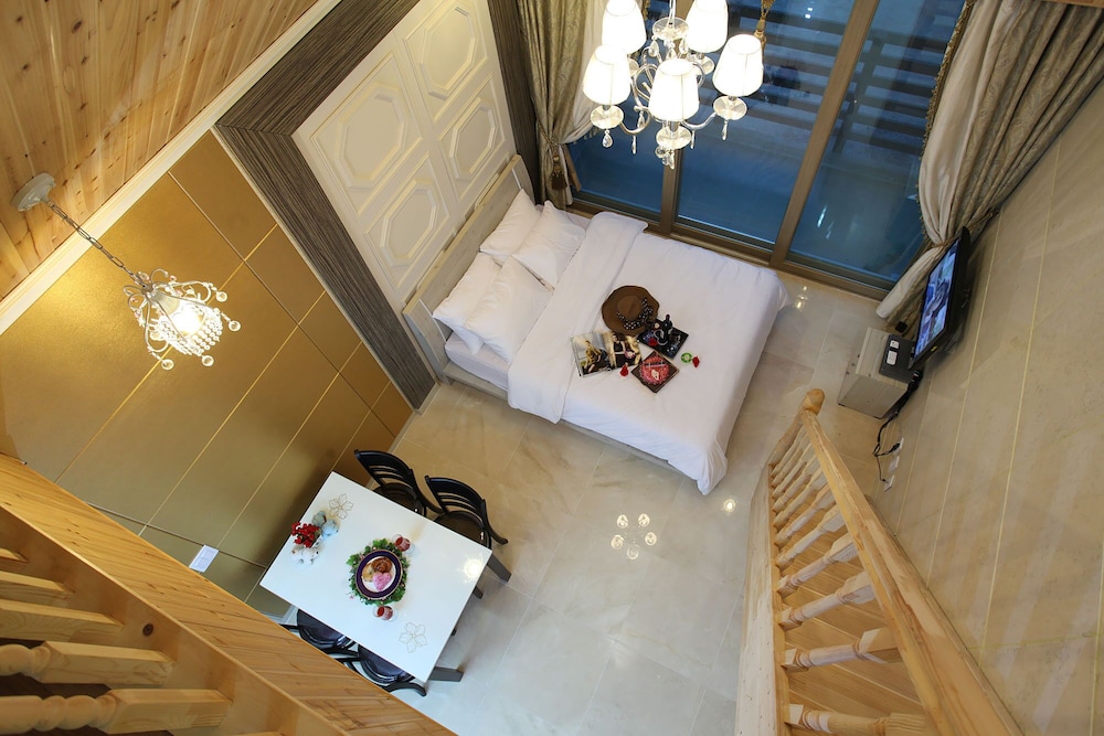 Yeongwol Moon In Cloud Pension 7/50