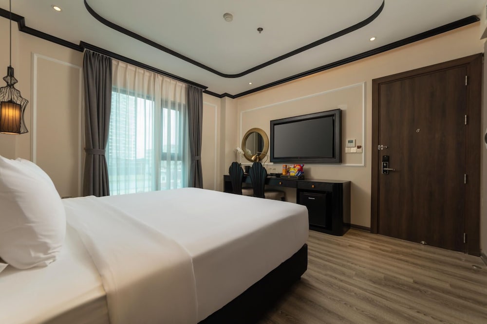 SUPERIOR, DOUBLE OR TWIN BED