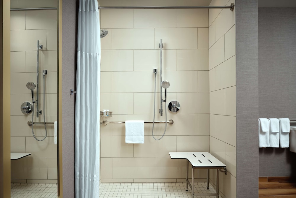 Hyatt Place LAX Century Blvd 41/43
