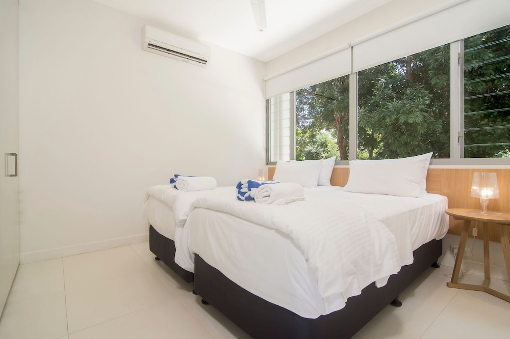 Pool Port Douglas 8/50