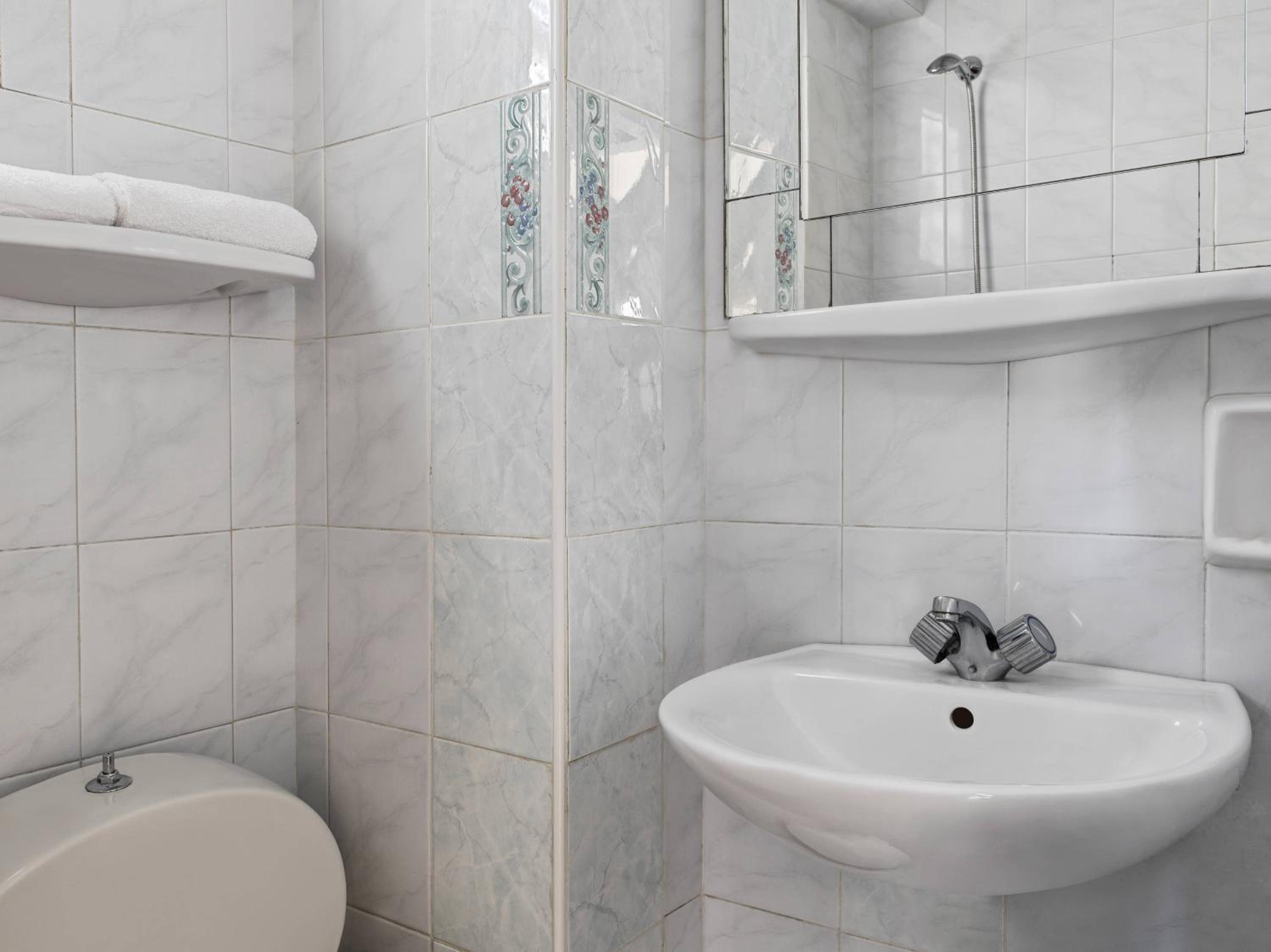غرفة مفردة، Pearl Hotel 4/6