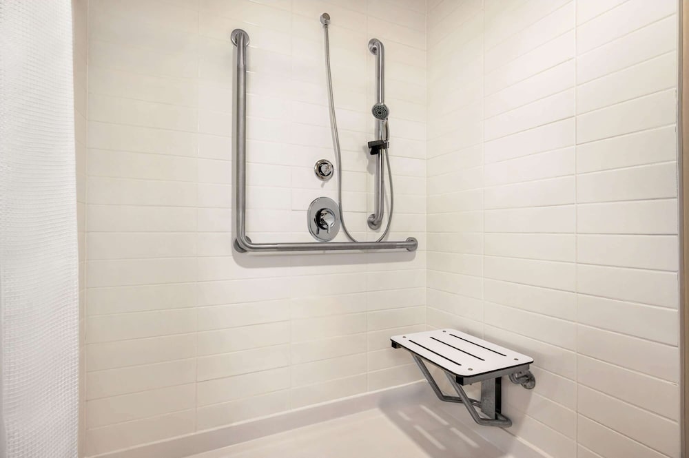 Microtel Inn and Suites by Wyndham Aurora 48/49