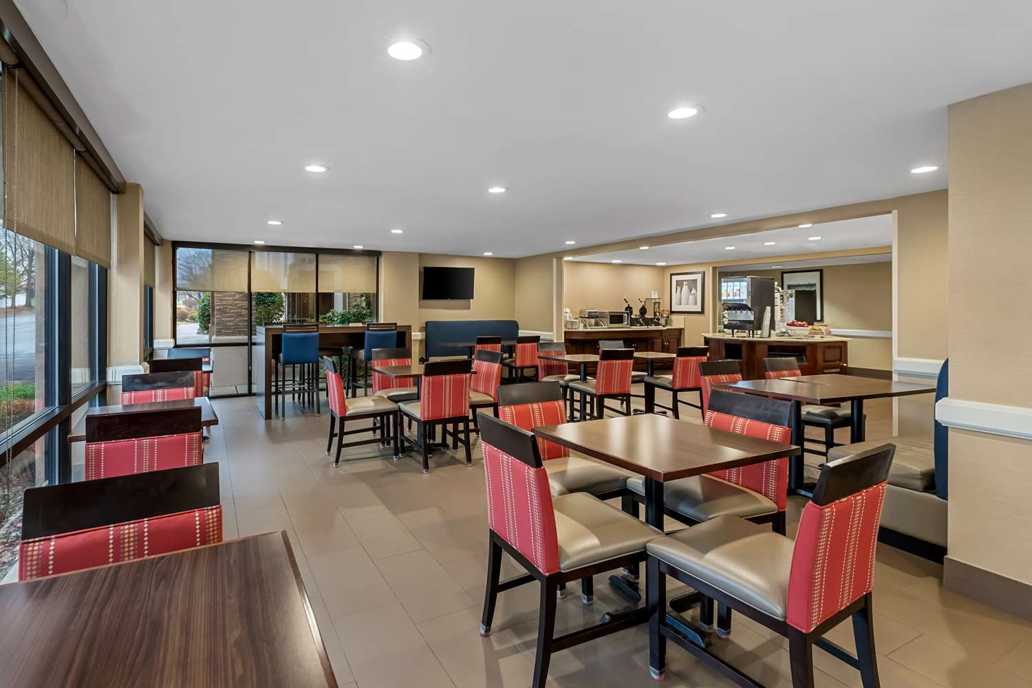 Comfort Inn & Suites Somerset - New Brunswick 10/17