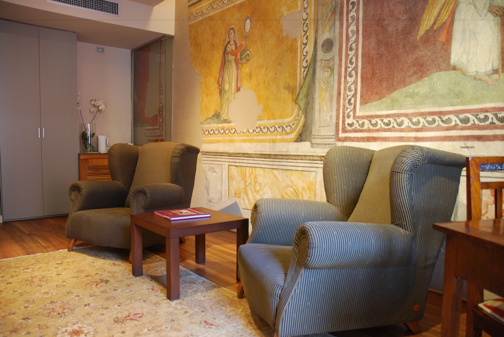 Palazzo Ai Capitani 16/29