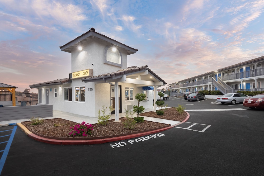 Days Inn by Wyndham Arroyo Grande/Pismo Beach 12/62