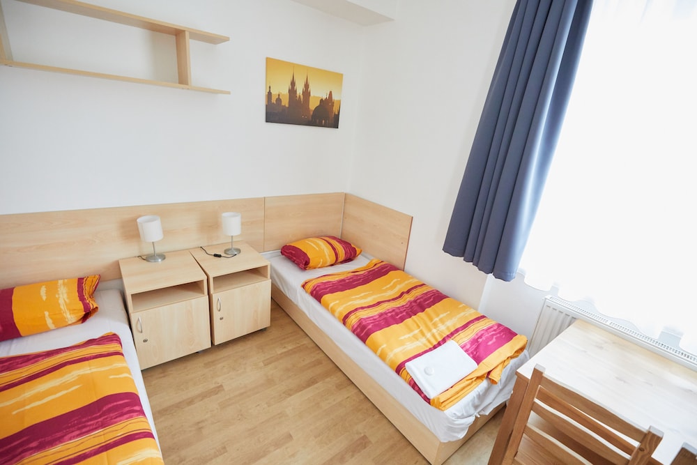 University Hotel 28/50