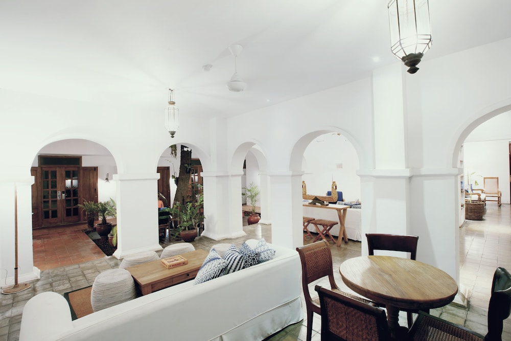 Adhisthana Hotel 7/69