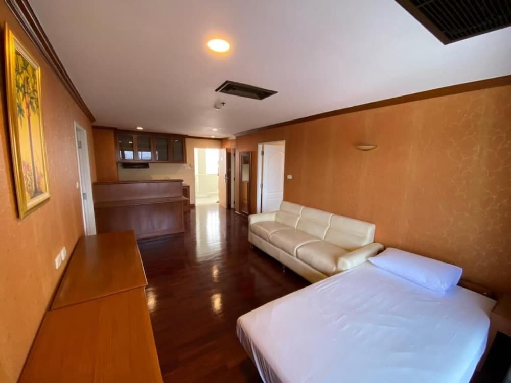 Ebina House 17/60