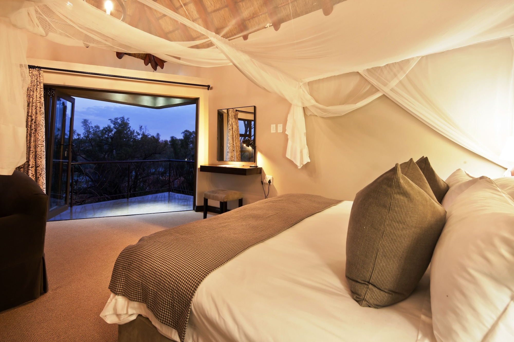 EXECUTIVE, DOUBLE OR TWIN BED