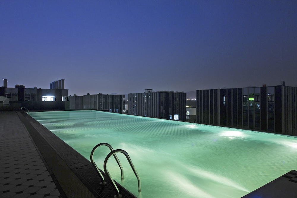 Lucid Xixi Hotel 53/57