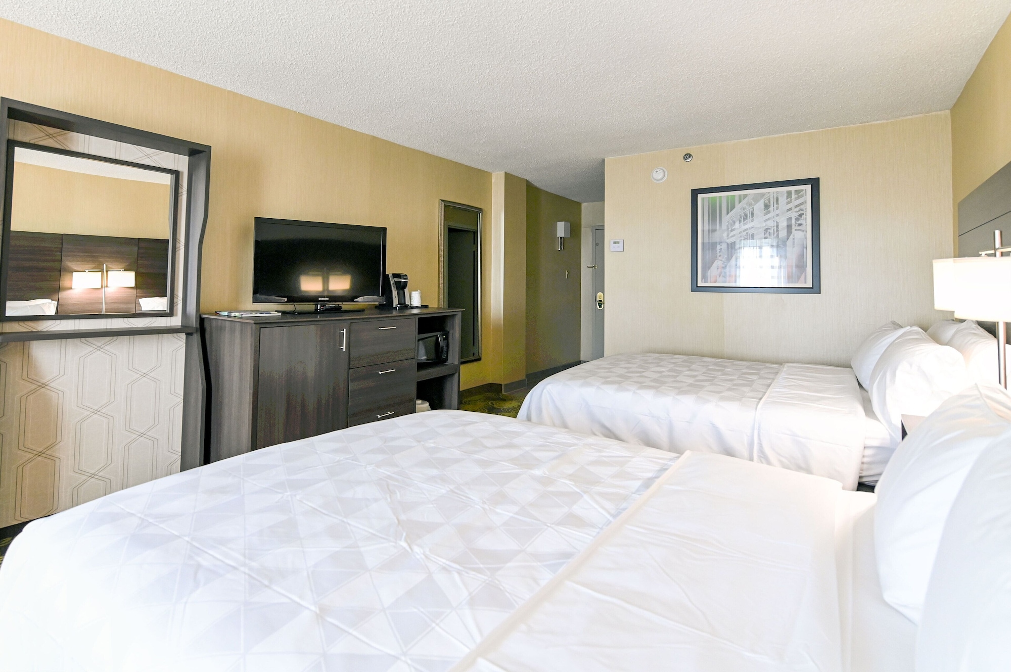 غرفة قياسية بسريرين كوين، Holiday Inn Charlottesville-Univ Area 2/4