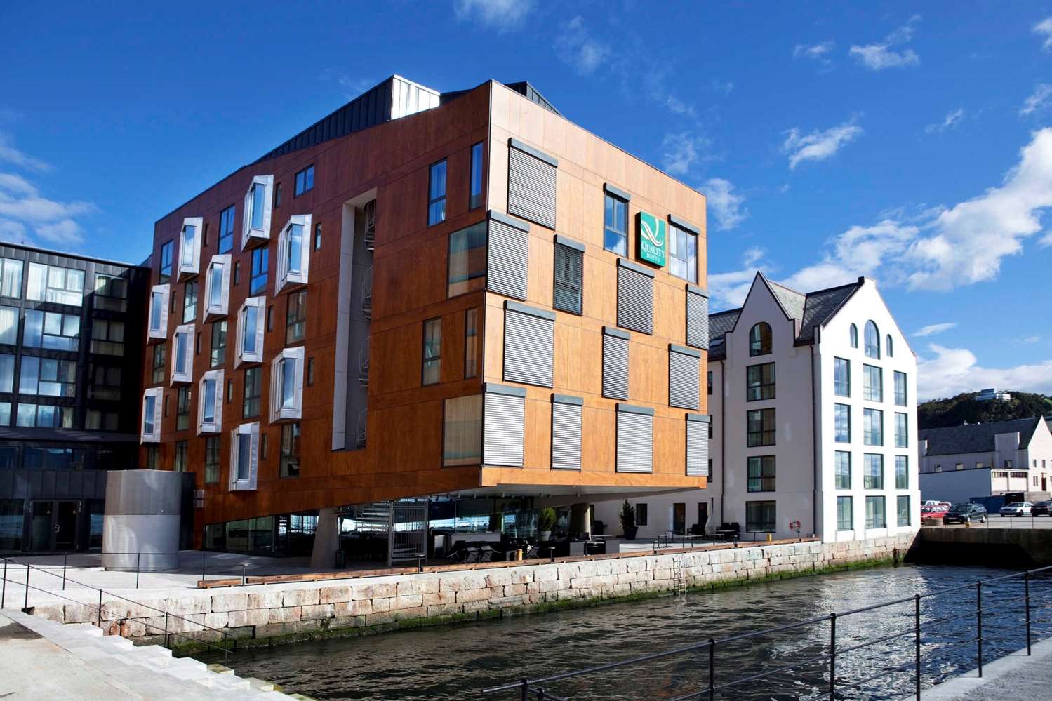 QUALITY HOTEL WATERFRONT 43/47
