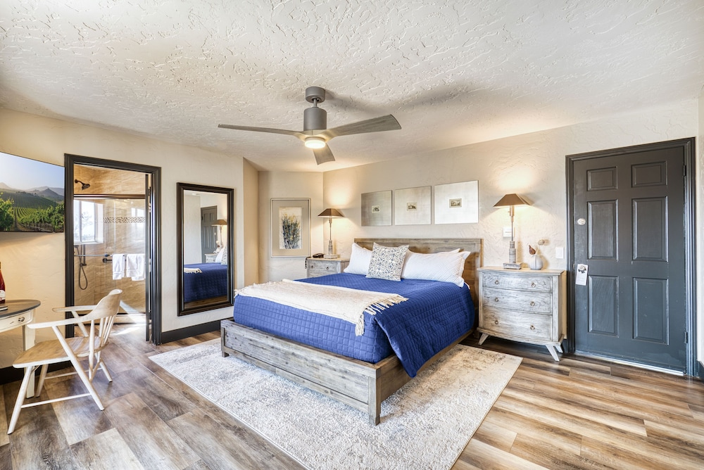 Deluxe, King Bed, Vineyard View