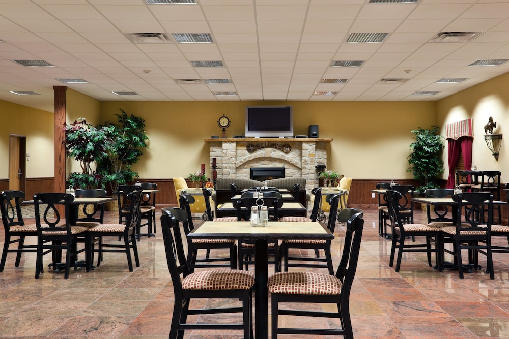 Holiday Inn Express Salado-Belton 36/45