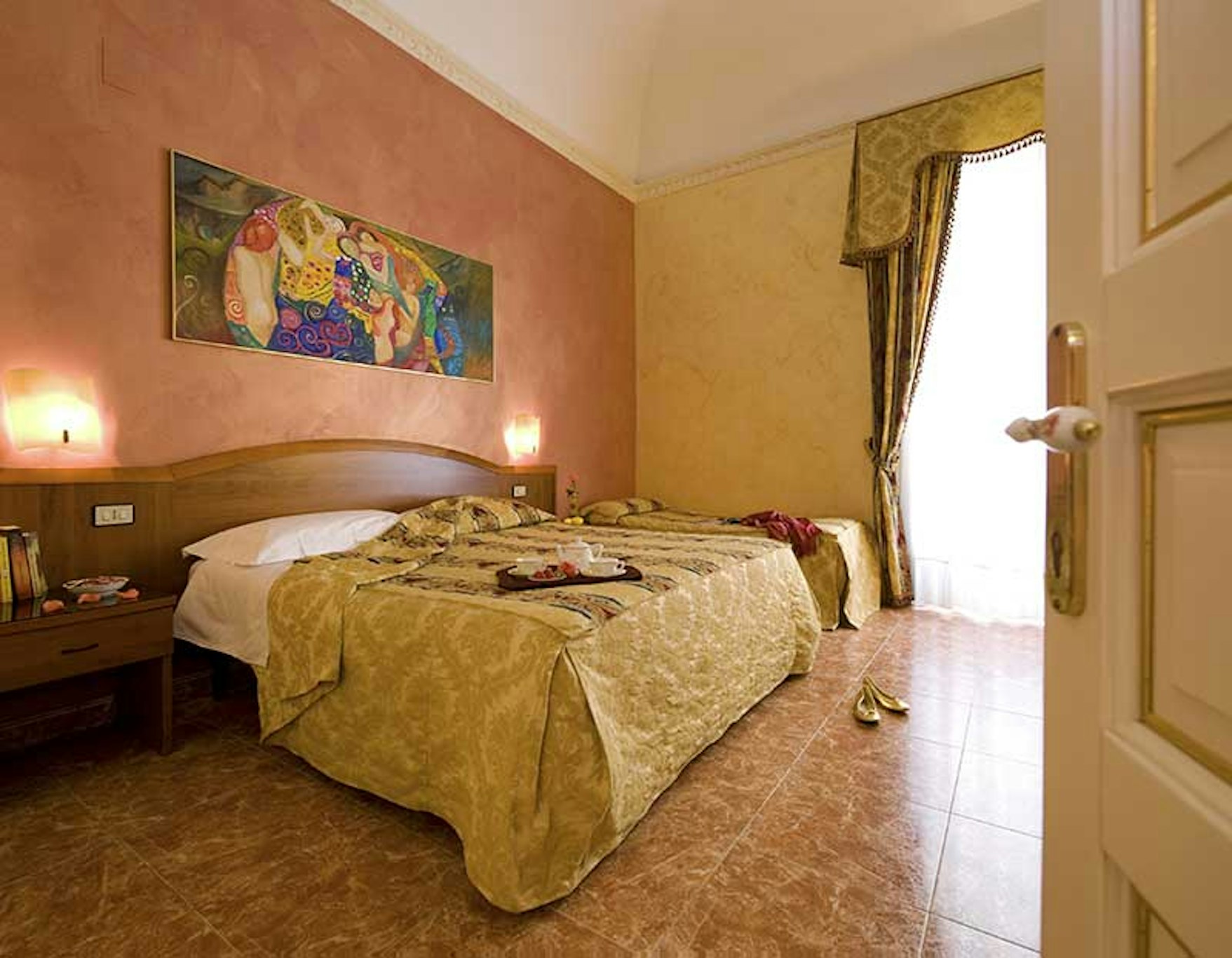 Joli Hotel 9/50