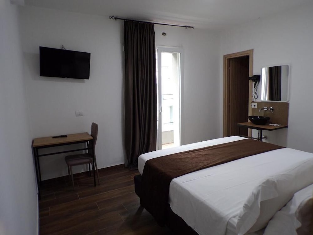 Hotel Nord Est 8/18