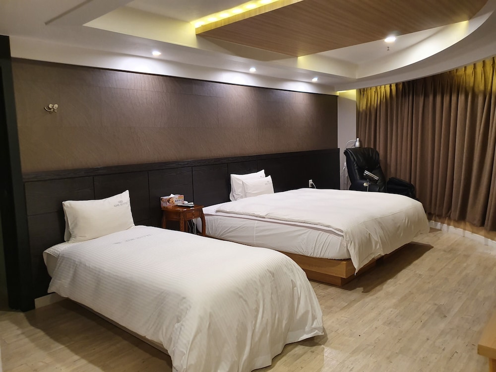CNN Hotel 10/50