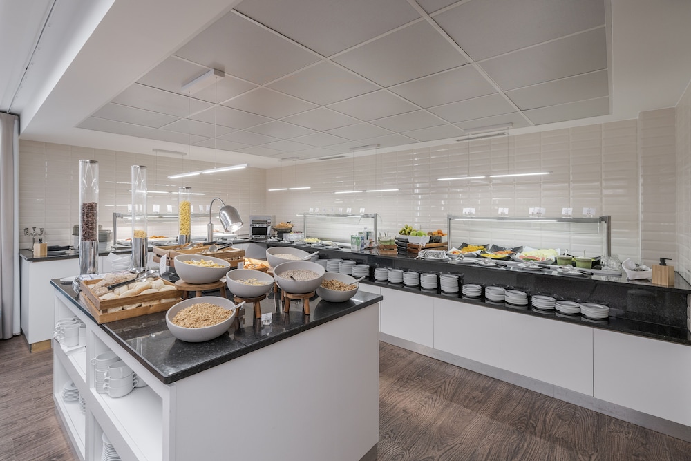 restaurant cafeteria
