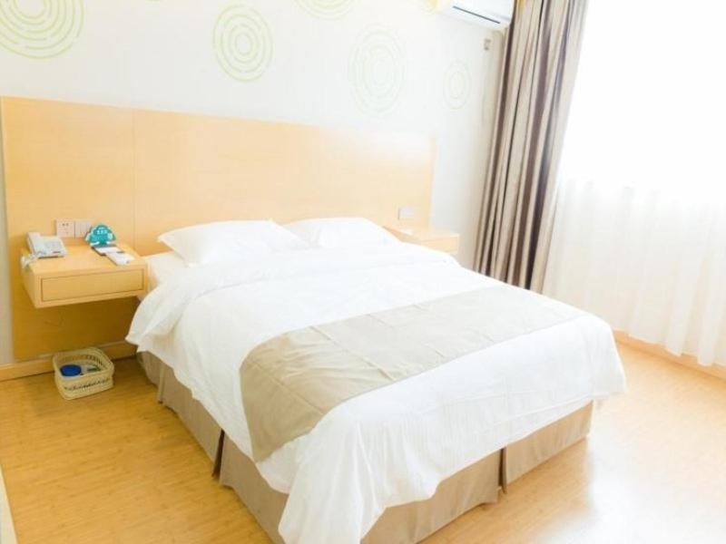 GreenTree Inn Jiangyin Bus Station Meiyuan Street Express Hotel 25/31