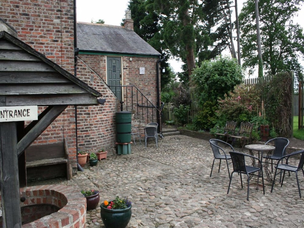 Manor Guest House 36/50