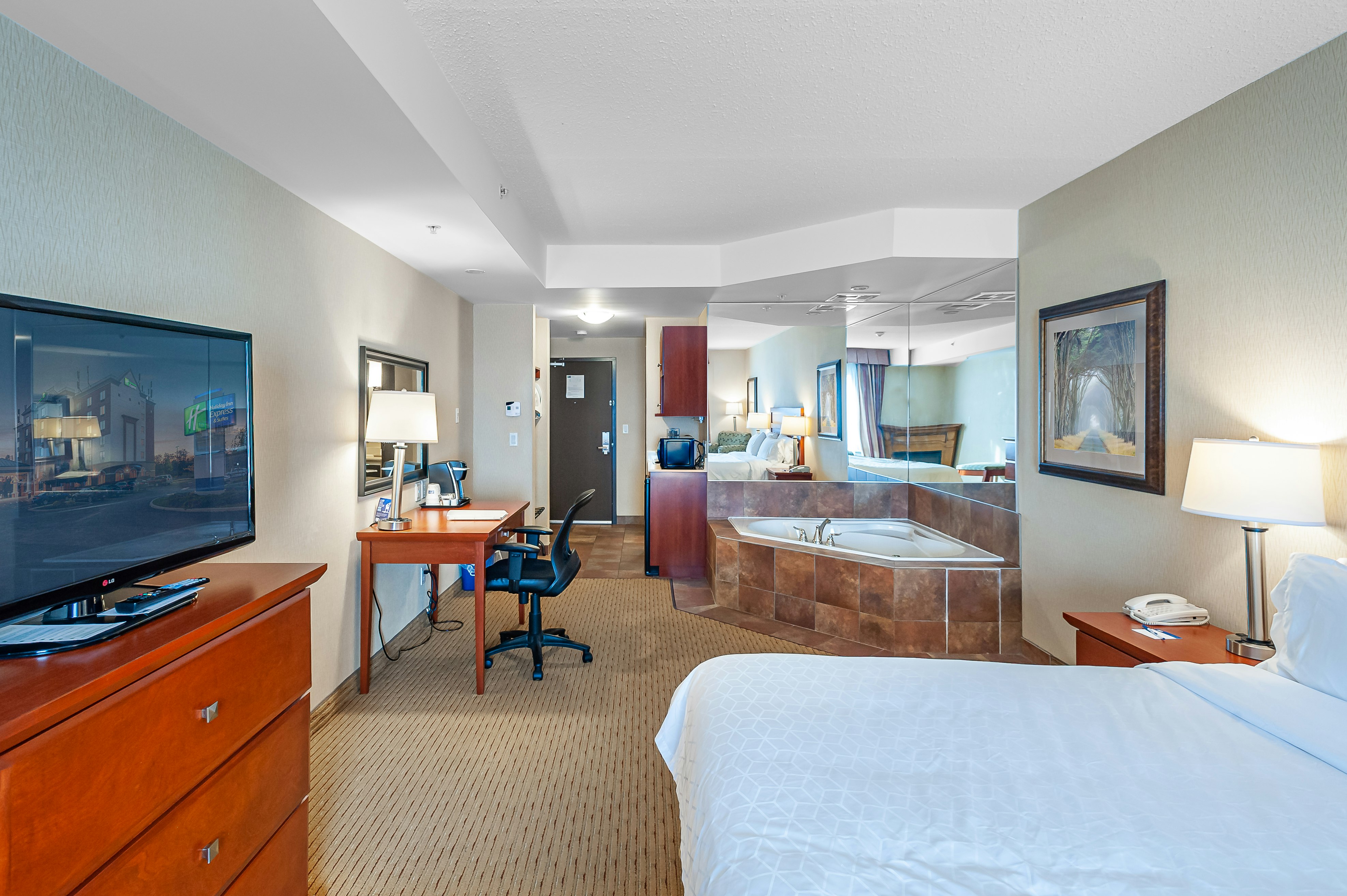 Holiday Inn Express Hotel Suites Clarington Bowmanville 25/70