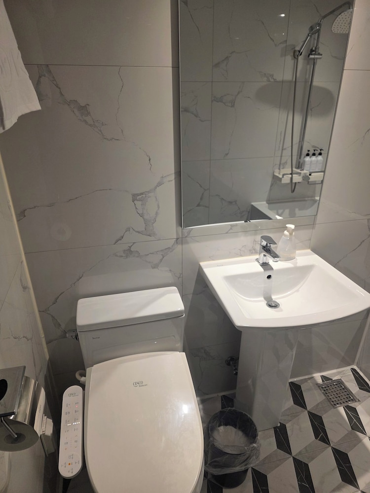 DK Hotel 51/55