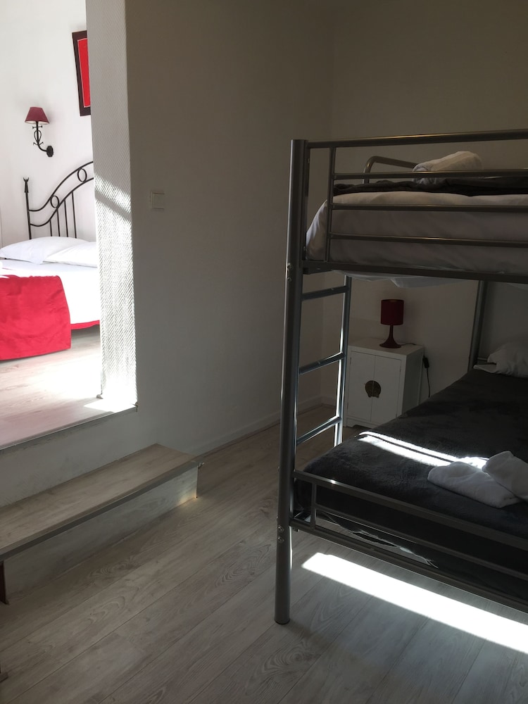 HOSTELLERIE DE LA SOURCE 30/49