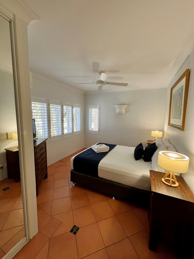 غرفة بسريرين منفصلين وسريرين كينج بإطلالة على الشاطئ بـ3 غرف نوم، Beachview Apartments at Villa Paradiso 3/6
